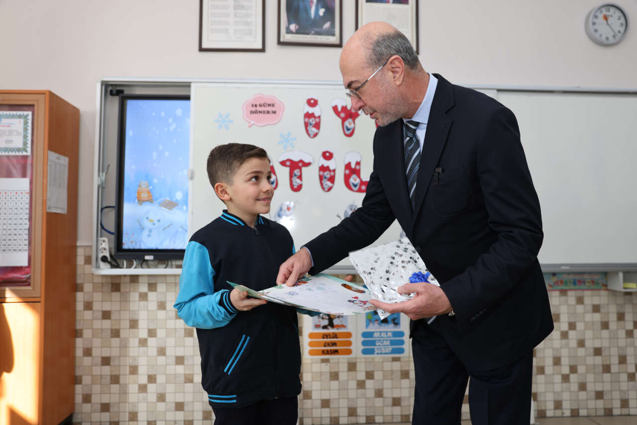 Selçuklu’da öğrenciler karnelerini böyle aldı 12